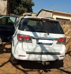 Police bust armed robber, discover stolen getaway car