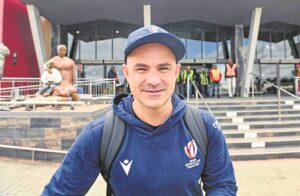 Top referee bowing out