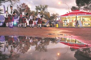 Show will stay wired up