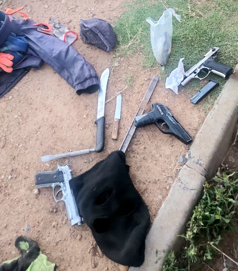 The police in Botshabelo thwarted an armed robbery, arresting five suspects linked to previous crimes and seizing unlicensed firearms.