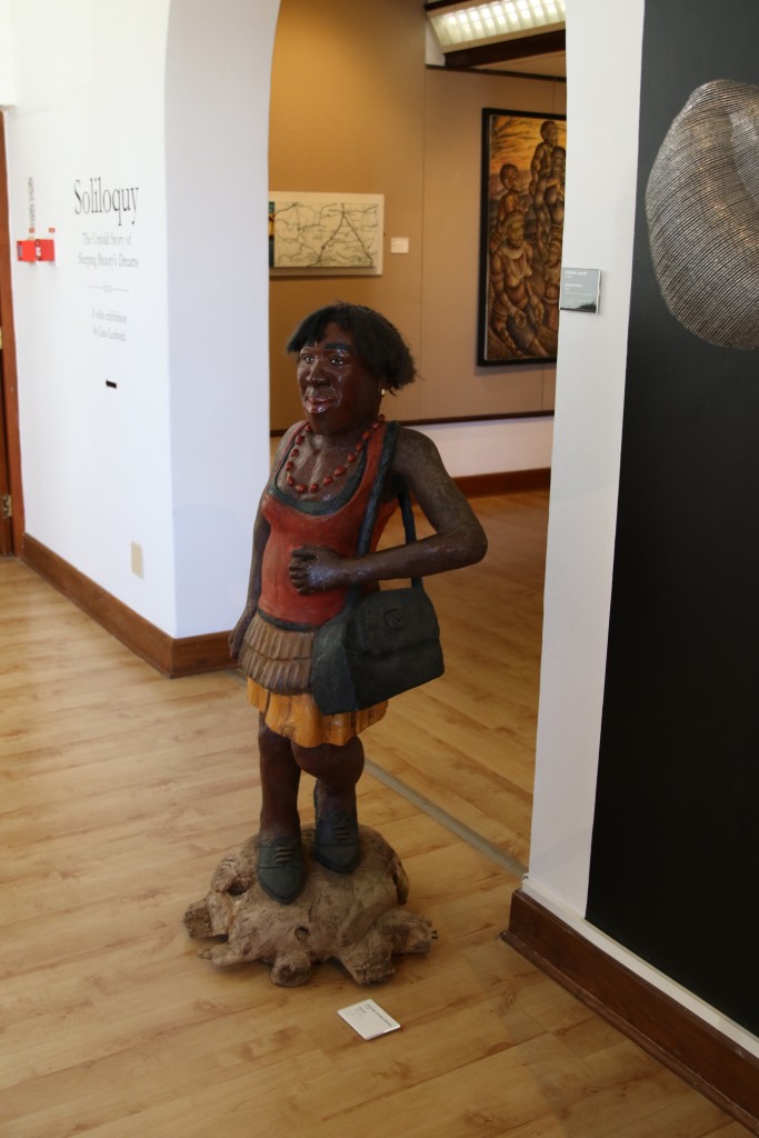 The "On the Arm of Every Woman" exhibition highlights female empowerment through historical handbags and contemporary art, extended until April 2026.