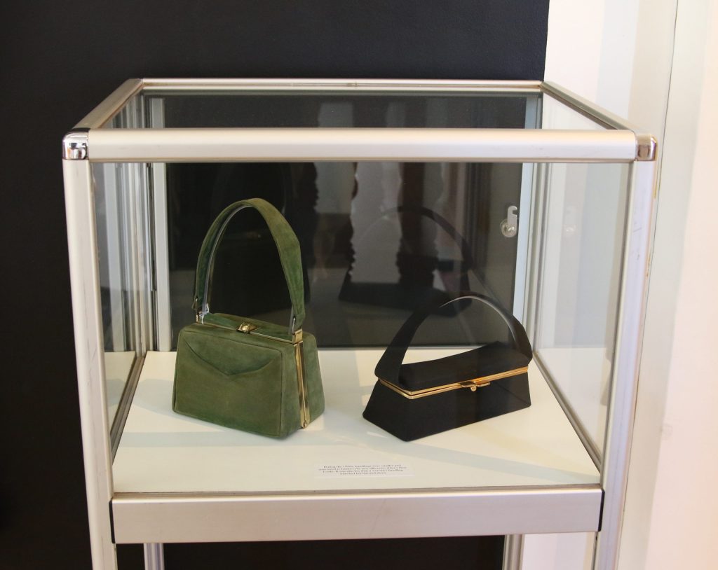 The "On the Arm of Every Woman" exhibition highlights female empowerment through historical handbags and contemporary art, extended until April 2026.