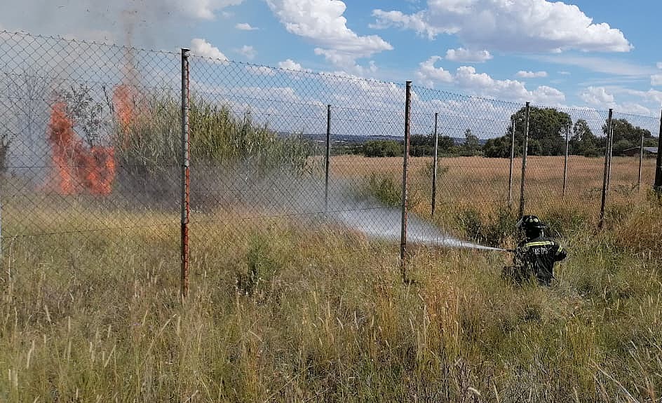 Veld fire contained at Bloemfontein’s Tempe Military Base