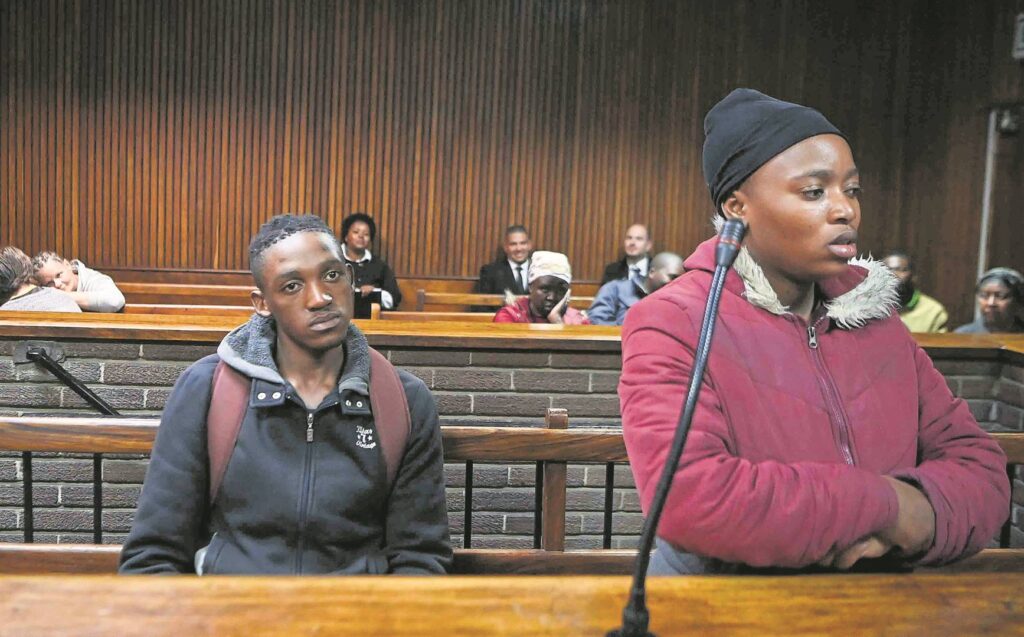 Katlego Moroe (23) en Mpheng Nts’oeu (28), die twee vermeende moor­denaars 