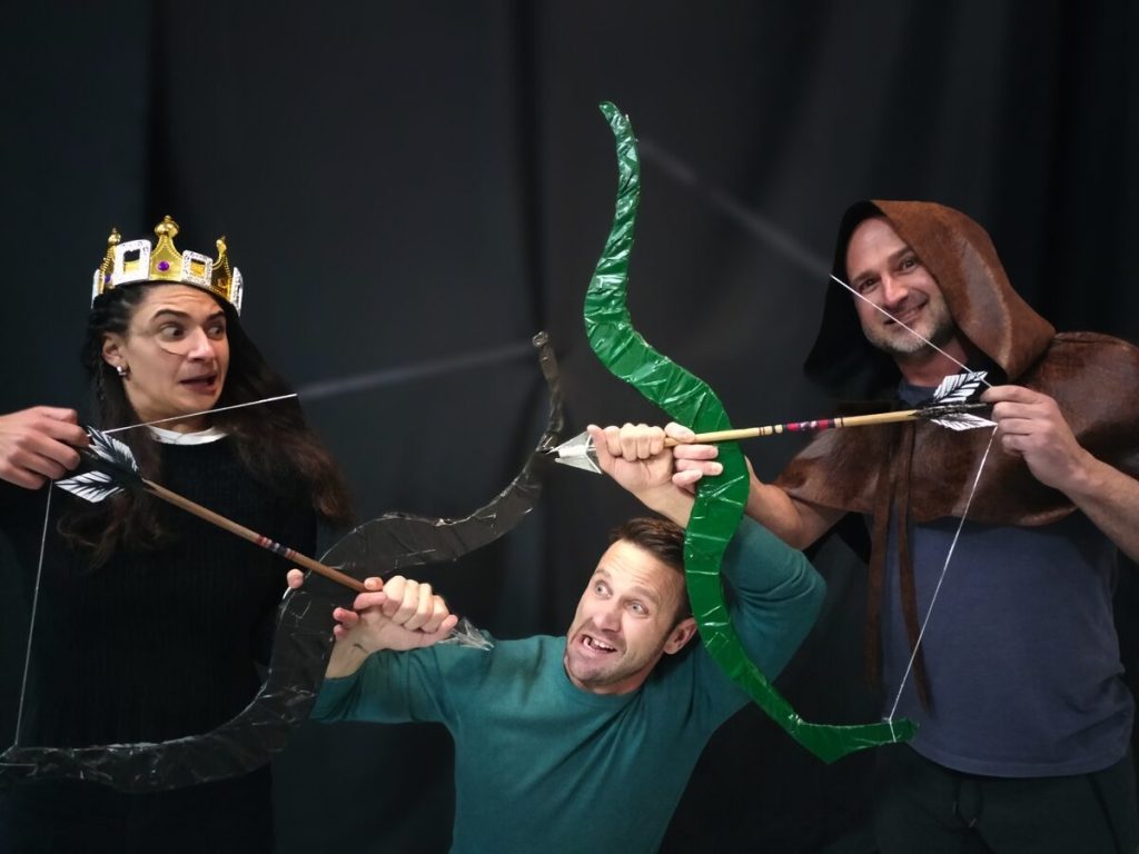 Prins Cyril, Kind Donald en Hans Haas kuier volgende week op die verhoog in Xander Steyn se musikale komedie Robin in the Hood.