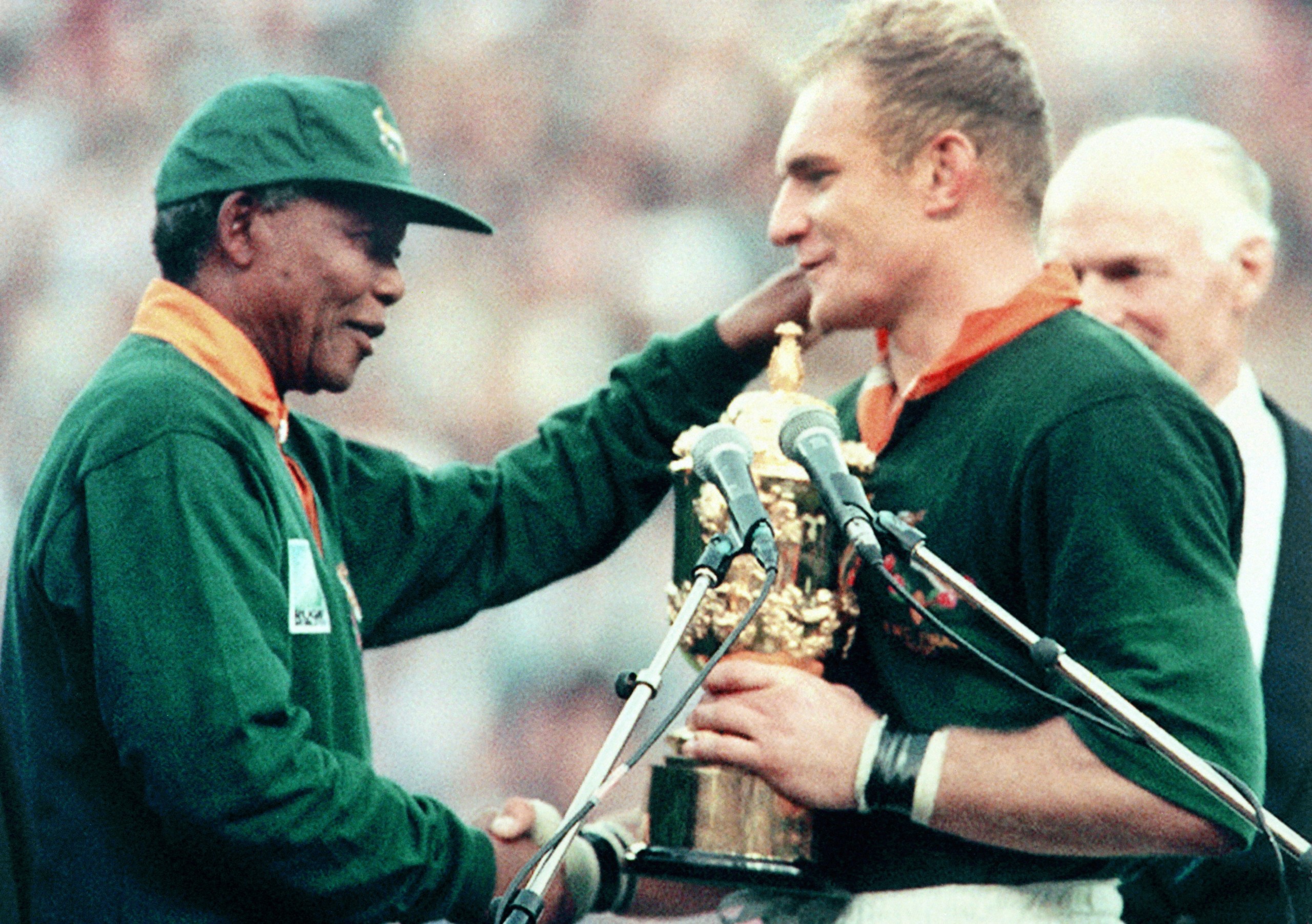 SA president Nelson Mandela congratulates Springbok skipper François Pienaar after handing him the William Webb Ellis trophy on 24 June 1995. PHOTO: Jean-Pierre Muller / AFP