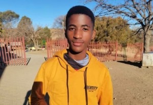 Jong man sterf op N1 toe hy uit vragmotor by Trompsburg klim