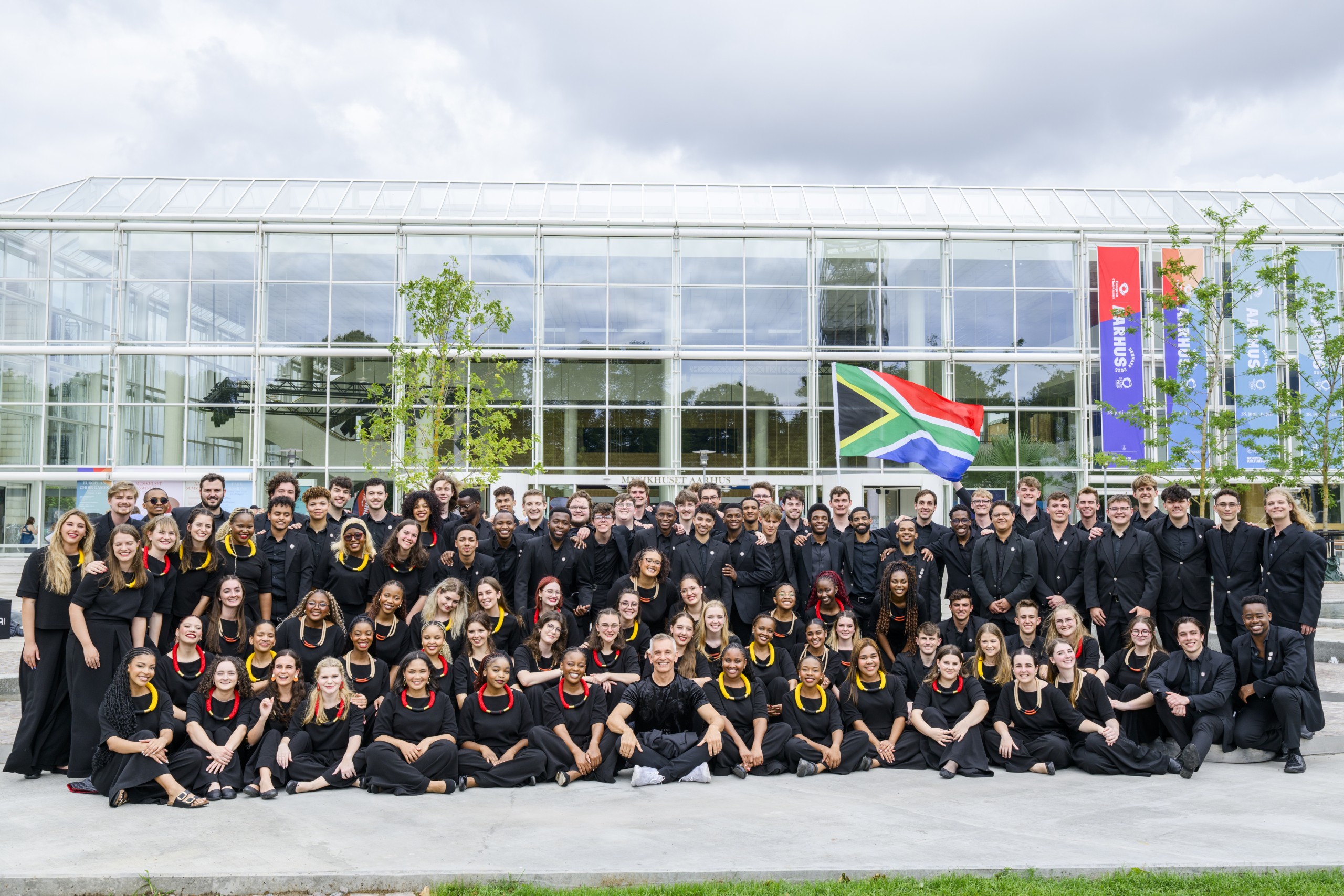 Die Universiteit Stellenbosch Koor het sy status as een van die wêreld se voorste amateurkore bevestig nadat hy drie goue medaljes by die Interkultur Europese Koorspele en Grand Prix of Nations 2025-kompetisie in Aarhus, Denemarke, verower het.