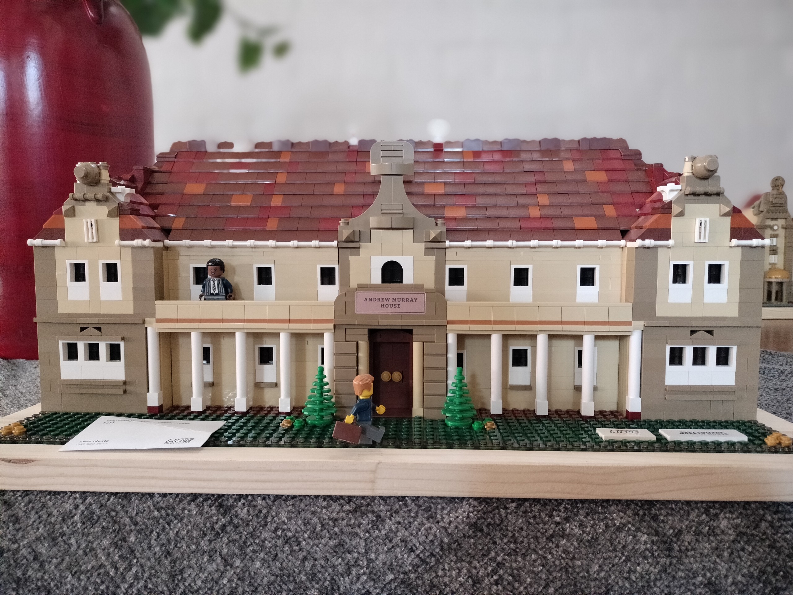 Replikas van ikoniese geboue op die terrein van Grey-kollege is met Lego gebou en gaan op 'n Manne-aand by die skool opgeveil word.
