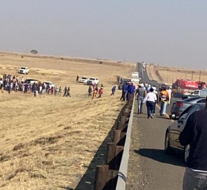 Rowers slaan toe op transito-voertuig op N8 by Bloemfontein