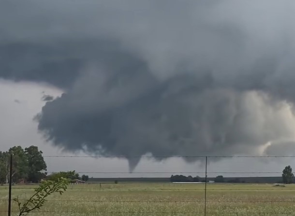 A tornado touches down near Middelburg on 1 January. Photo: Screengrab/ Facebook video