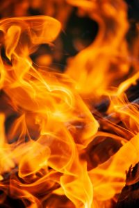 Veldfire at Bloemfontein reaches Langenhoven Park, engulfs lapa and house