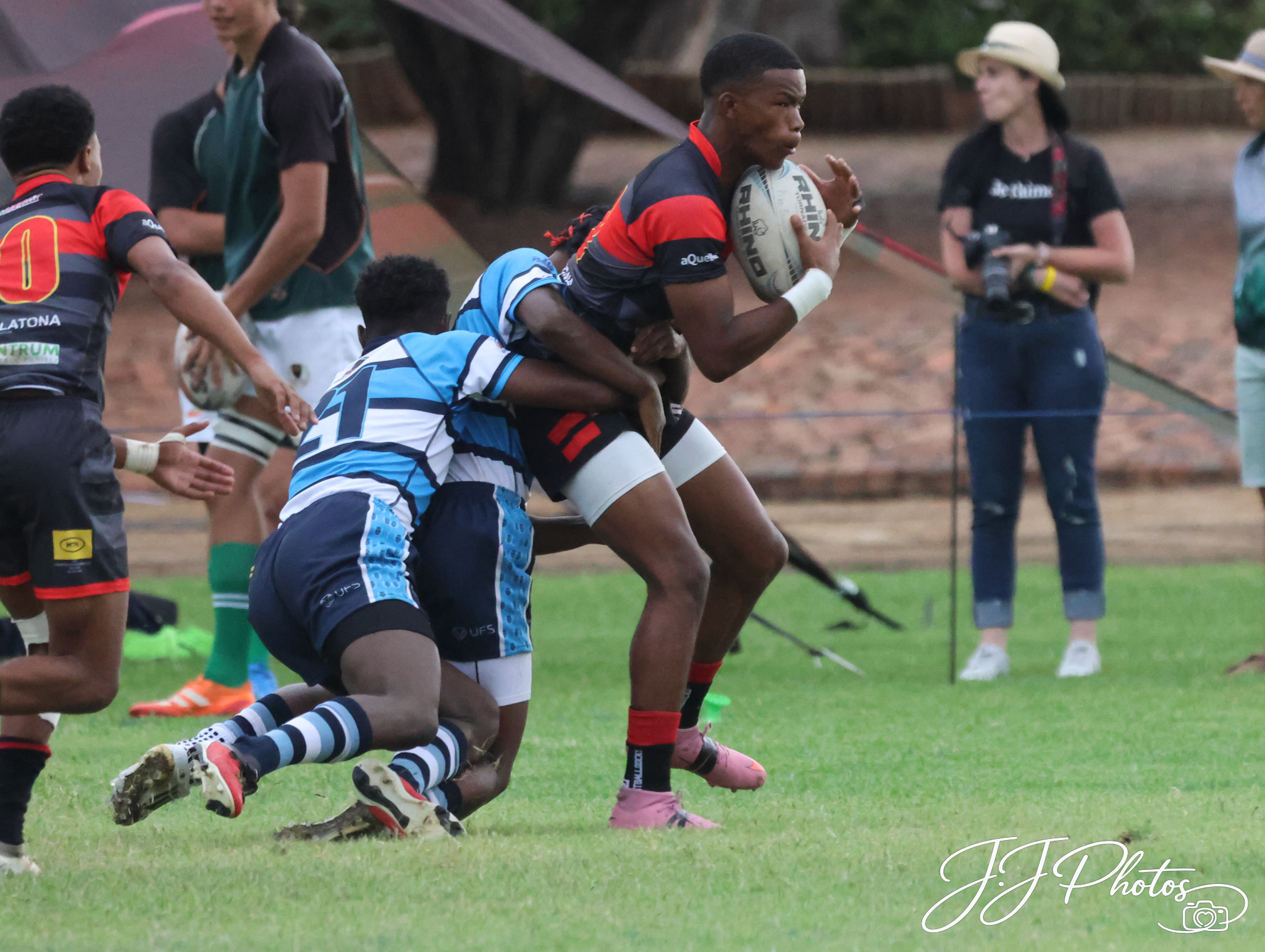Welkom Gimnasium grinded out a two point victory over Fichardtpark as the weather threatened to halt play.
