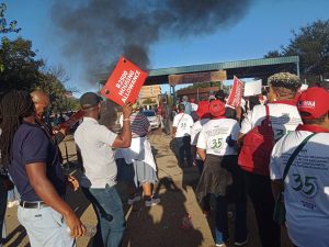 Striking union members disrupt FS hospitals