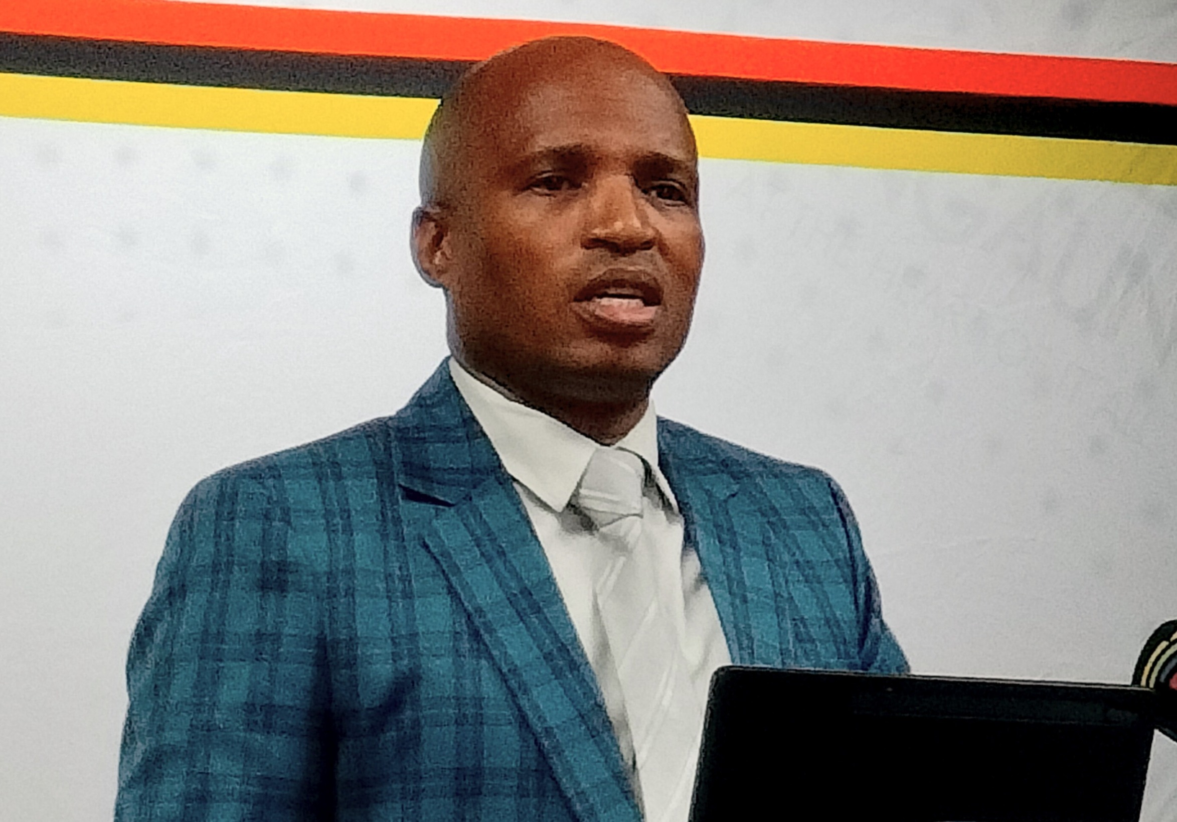 Die Mangaung-metro se stadsbestuurder, Sello More.