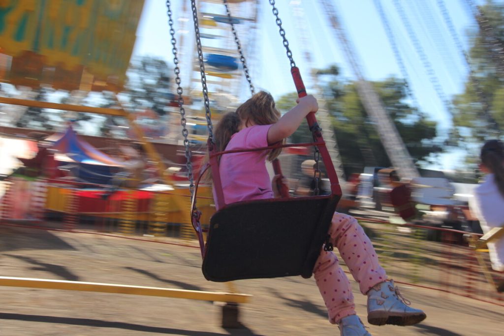 Bloemskou het oudergewoonte die dag voordat die bedrywighede amptelik vir die publiek geopen het, op Woensdag 22 April, 498 kinders en 62 toesighouers van verskillende instellings in die stad by die pretpark verwelkom. Kinders van Engo se kinderhuise, Club X Society, Therapea en Angel Arms kon onbeperkte ritte in die pretpark onderneem