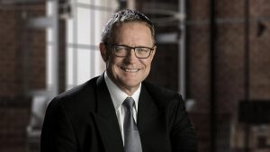 Fokus op die ervaring, raai Dawie Roodt ondernemings aan