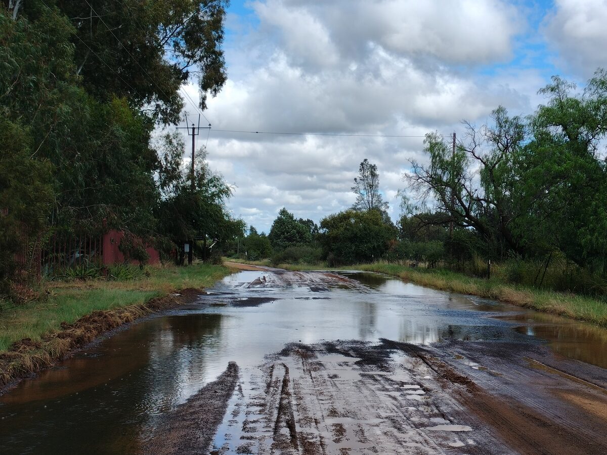 Water wat in Speserystraat afvloei wanneer dit uit die Brandkop-reservoir vrygelaat word