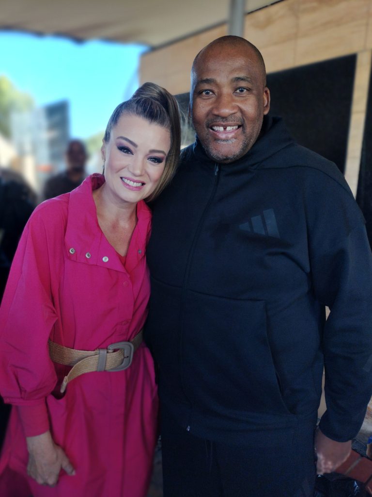Die Afrikaanse musiekant Nàdine saam met minister Gayton McKenzie Saterdag 9 Mei in Bloemfontein