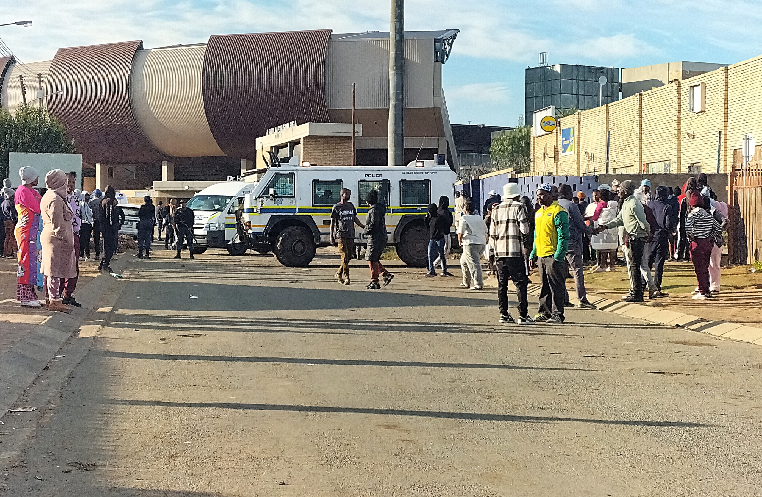 People looted a liquor outlet in Rocklands on Monday 25 May.