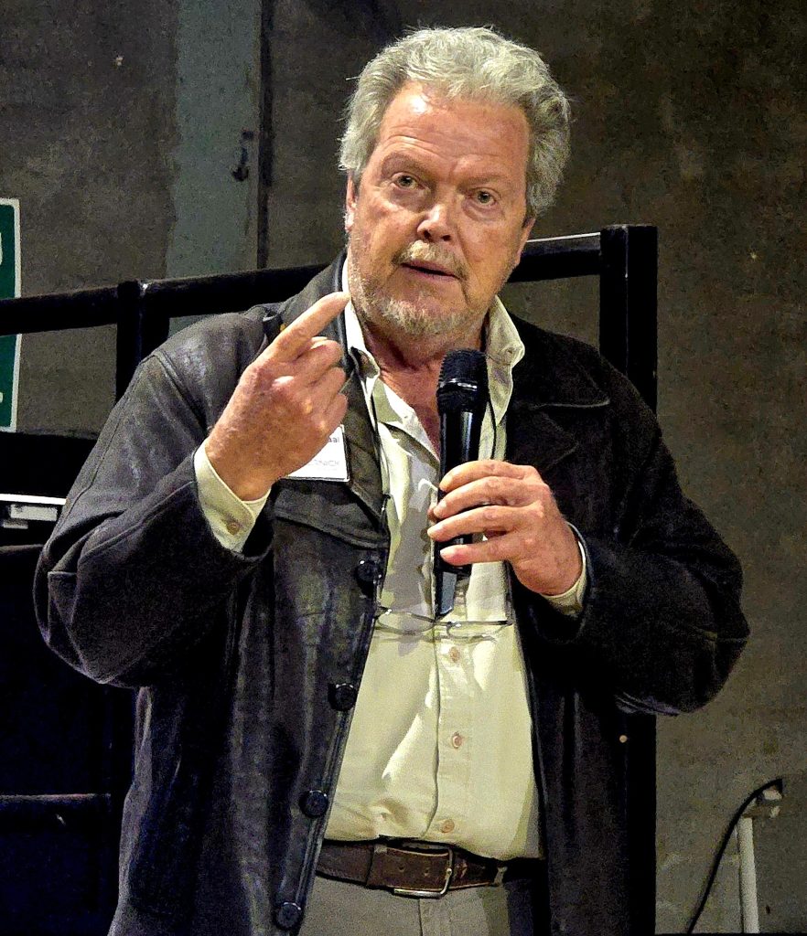 Dr. Danie Odendaal van die Veearts Netwerk, sê genoeg entstowwe behoort binnekort vir boere beskikbaar te wees.