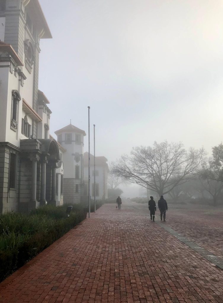 Martie Venter se foto van die mistige weer by die Universiteit van die Vrystaat. 