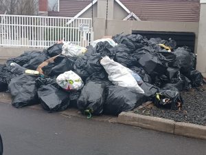 Vullis hoop al drie weke lank in Mangaung se strate op