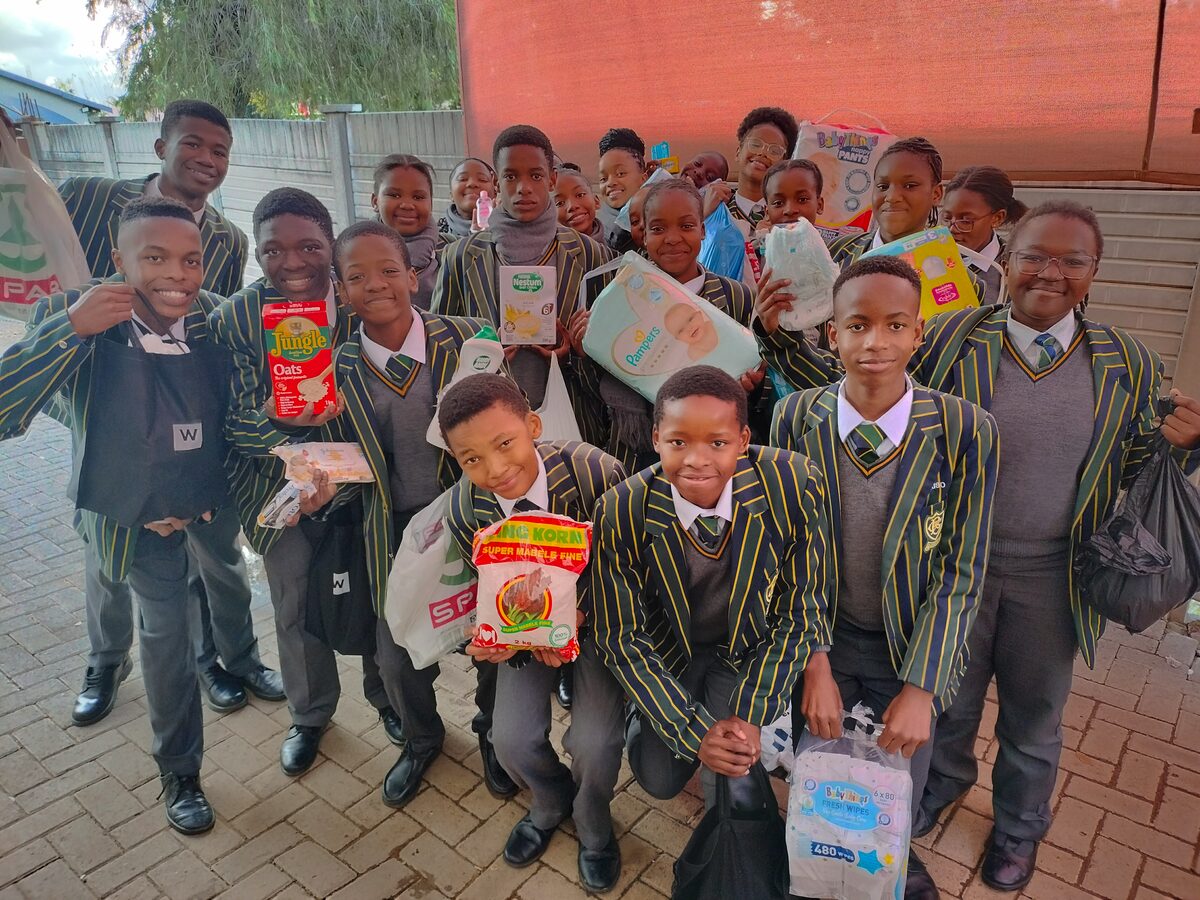 Leerders van die Christian Brother's College (CBC) in Dan Pienaar het die huis besoek