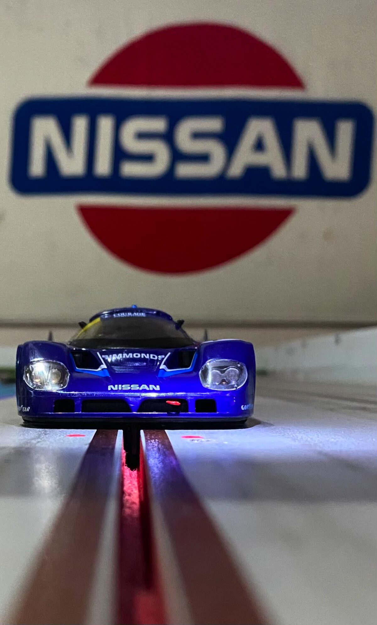 'n Modelmotorjie op die resiesbaan. FOTO: Verskaf