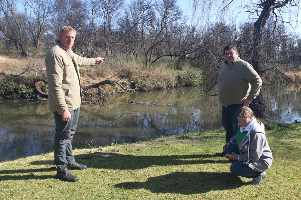 Tydens 'n besoek op 13 Augustus van VF Plus-raadslede by die besoedelde Renosterspruit