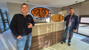 Klein gebou dra by tot groot R1,77 miljoen se gemeenskapshulp