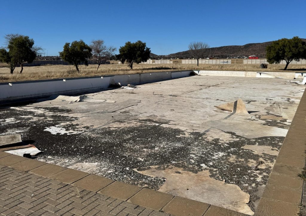 Botshabelo se leë swembad.