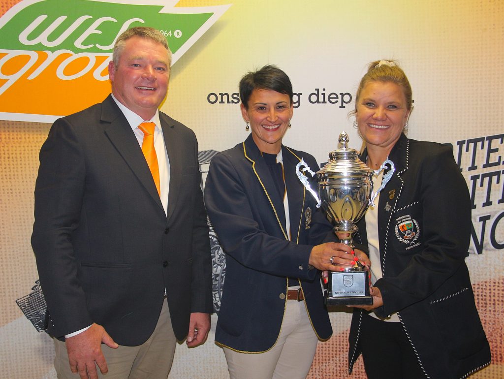 Die Hoerskool Sentraal en Hoëskool Jim Fouché deel die netbalbeker