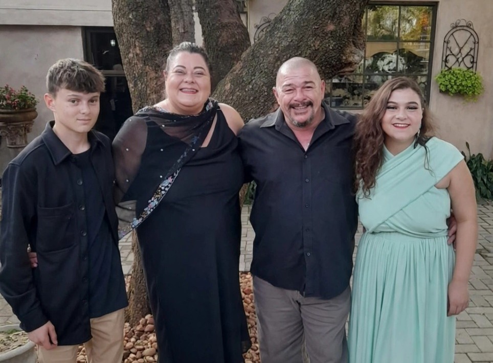 SJ de Klerk (links) by sy familie van links Elsjé, Kallie en Alisjé