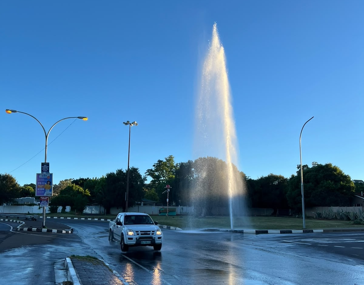 Water spuit, liters gaan verlore en metro daag steeds nie op