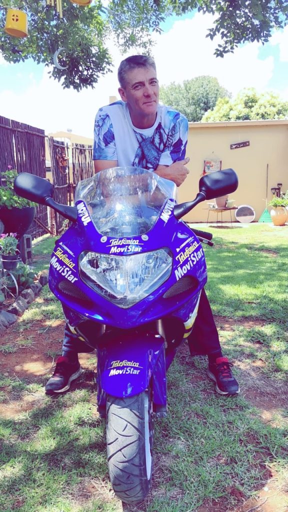 Raymond Morton wat Vrydag 23 Oktober ernstig beseer het toe sy motorfiets op die Ferreirapad teen