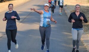 Klubs maak veters vas en daag mekaar uit