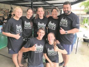 Lede voeg daad by die woord