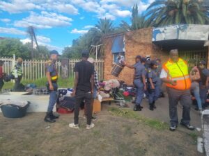 Woonplekke gestroop van tientalle wat mini-gholfbaan beset