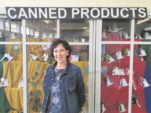 Oud-koerantvrou ryg pryse in op skou