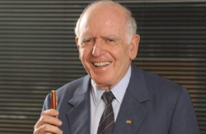 Raymond Ackerman sterf by sy huis in Kaapstad