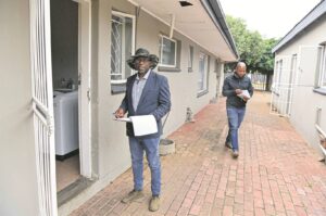 Metro slaan toe op onwettige huise