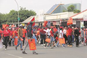 In opstand teen falende regering