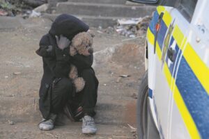 Gemeenskap werk saam om misdaad en verval by Arthur Nathan-swembad in Bloem te stop