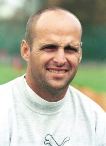 Krieketlegende gesels met ouers in aanloop tot hokkietoernooi in Bloemfontein