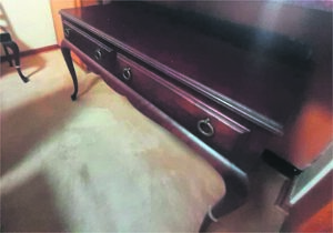 Meubels, oudhede gou onder die hamer