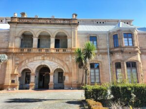 Kultuurorganisasies vat hande om Ou Presidensie in Bfn op te knap