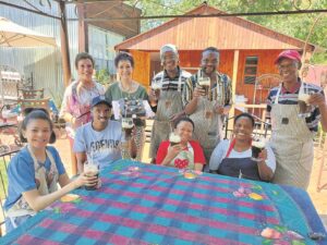 Werkswinkel vier sy agtste bestaansjaar vrolik
