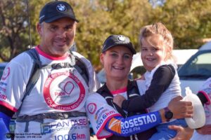 Tekkies tref die teer kort voor Comrades om egpaar se droom uit te bou