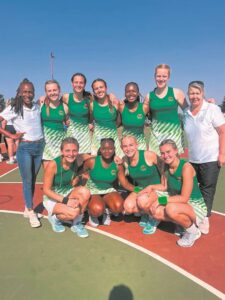 Netbalspelers skitter in kampioenskap